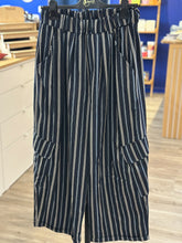 Charger l'image dans la galerie, JOHANNA PARIS - Pantalon magique LARGE A POCHE rayé