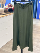 Charger l'image dans la galerie, Jupe satin - KAKI