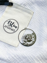 Charger l'image dans la galerie, Pendentif - PIVOINE