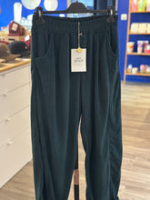 Charger l'image dans la galerie, Pantalon - VELOURS vert
