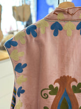 Charger l'image dans la galerie, Gilet - BRODERY
