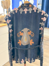 Charger l'image dans la galerie, Gilet - BRODERY
