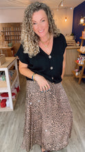 Charger l'image dans la galerie, Look du jour - JUPE LEOPARD
