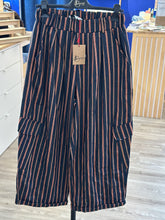 Charger l'image dans la galerie, JOHANNA PARIS - Pantalon magique LARGE A POCHE rayé
