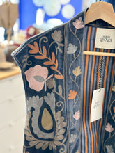 Charger l'image dans la galerie, Gilet - BRODERY
