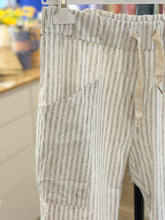 Charger l'image dans la galerie, GLOSSY PARIS - Pantalon magique VERT D’EAU
