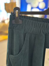 Charger l'image dans la galerie, Pantalon - VELOURS vert
