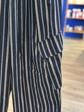 Charger l'image dans la galerie, JOHANNA PARIS - Pantalon magique LARGE A POCHE rayé
