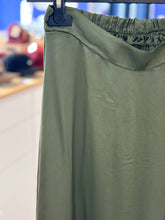 Charger l'image dans la galerie, Jupe satin - KAKI
