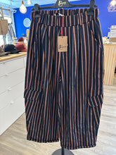 Charger l'image dans la galerie, JOHANNA PARIS - Pantalon magique LARGE A POCHE rayé
